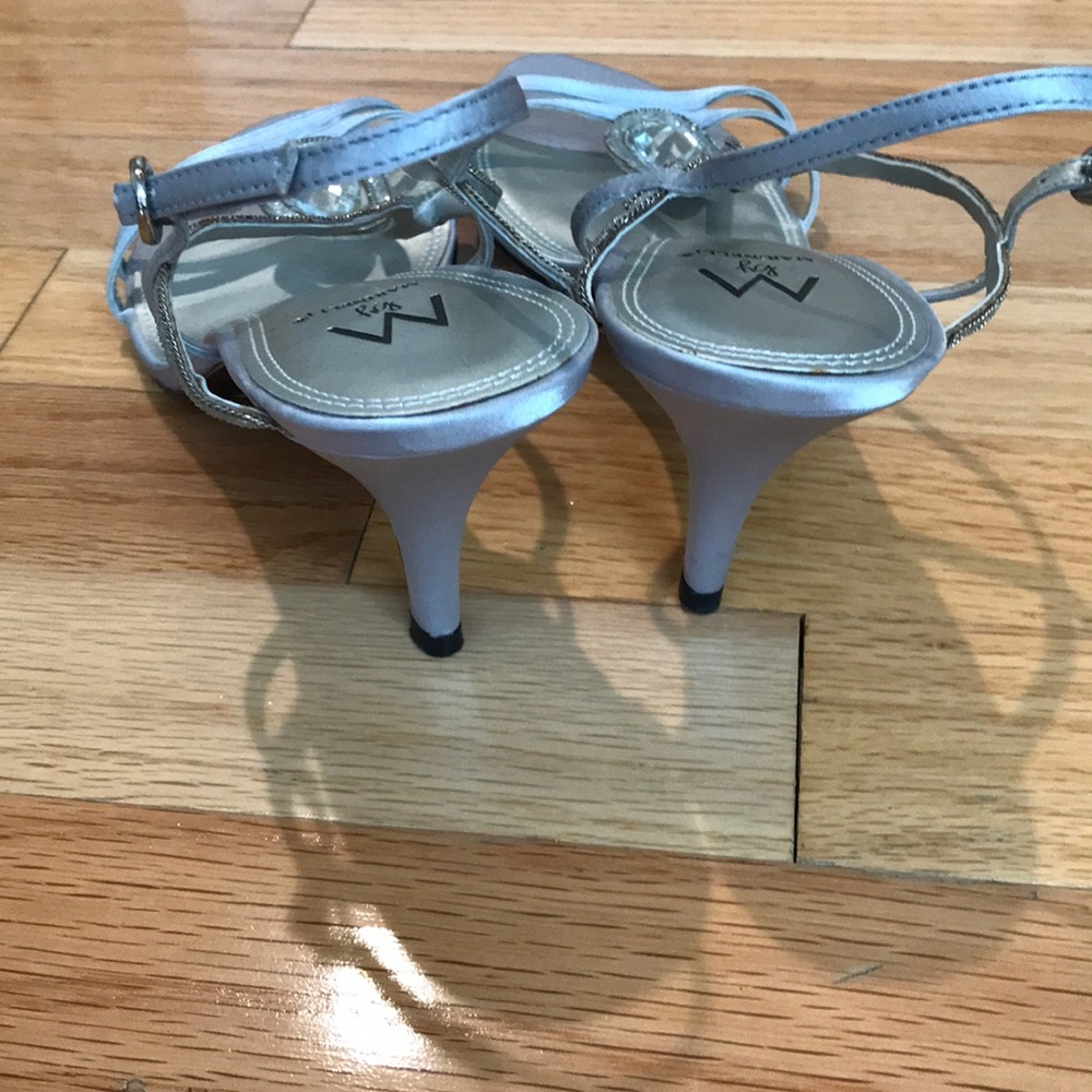 Silver heels - Picture 2 of 3